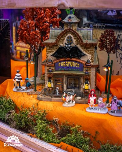 Scène miniature Halloween Lemax avec maison 'Creatures'.